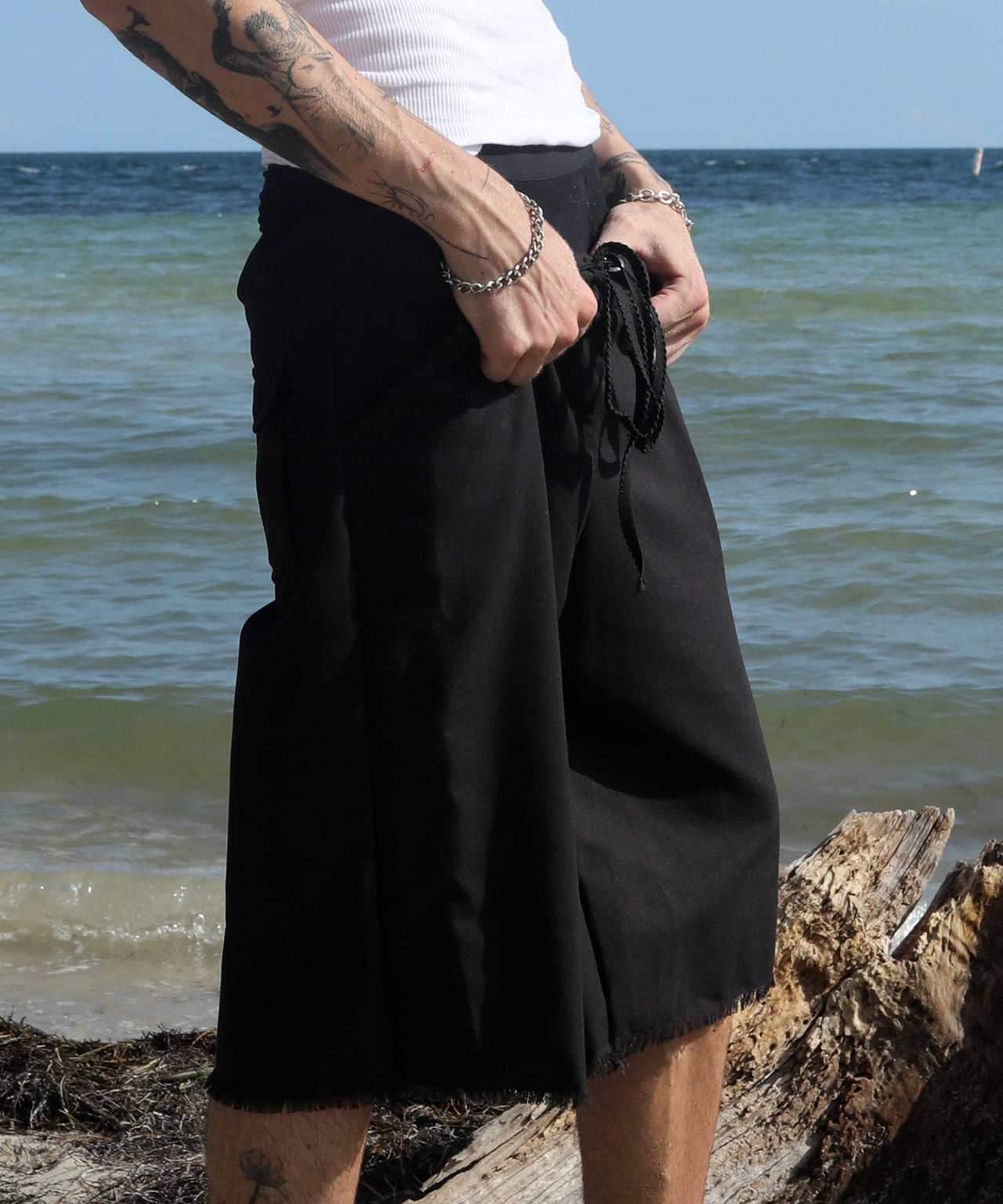 LINEN SHORTS, BLACK